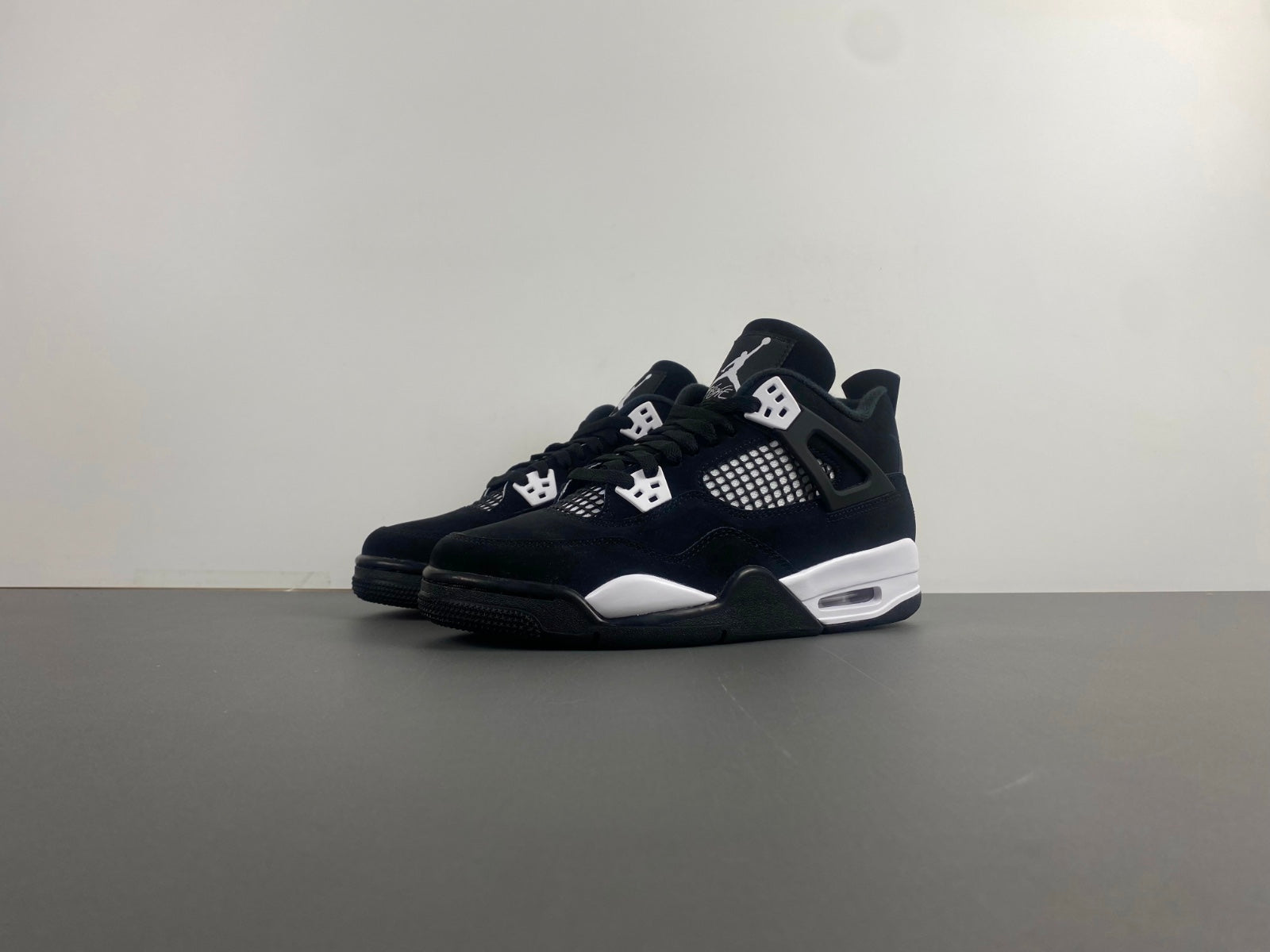 Air Jordan 4 Retro White Thunder