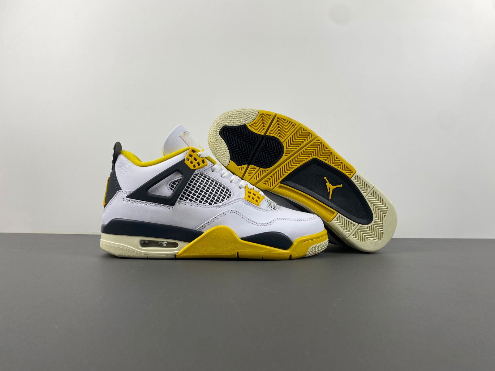 Air Jordan 4 Retro Vivid Sulfur (wmns)