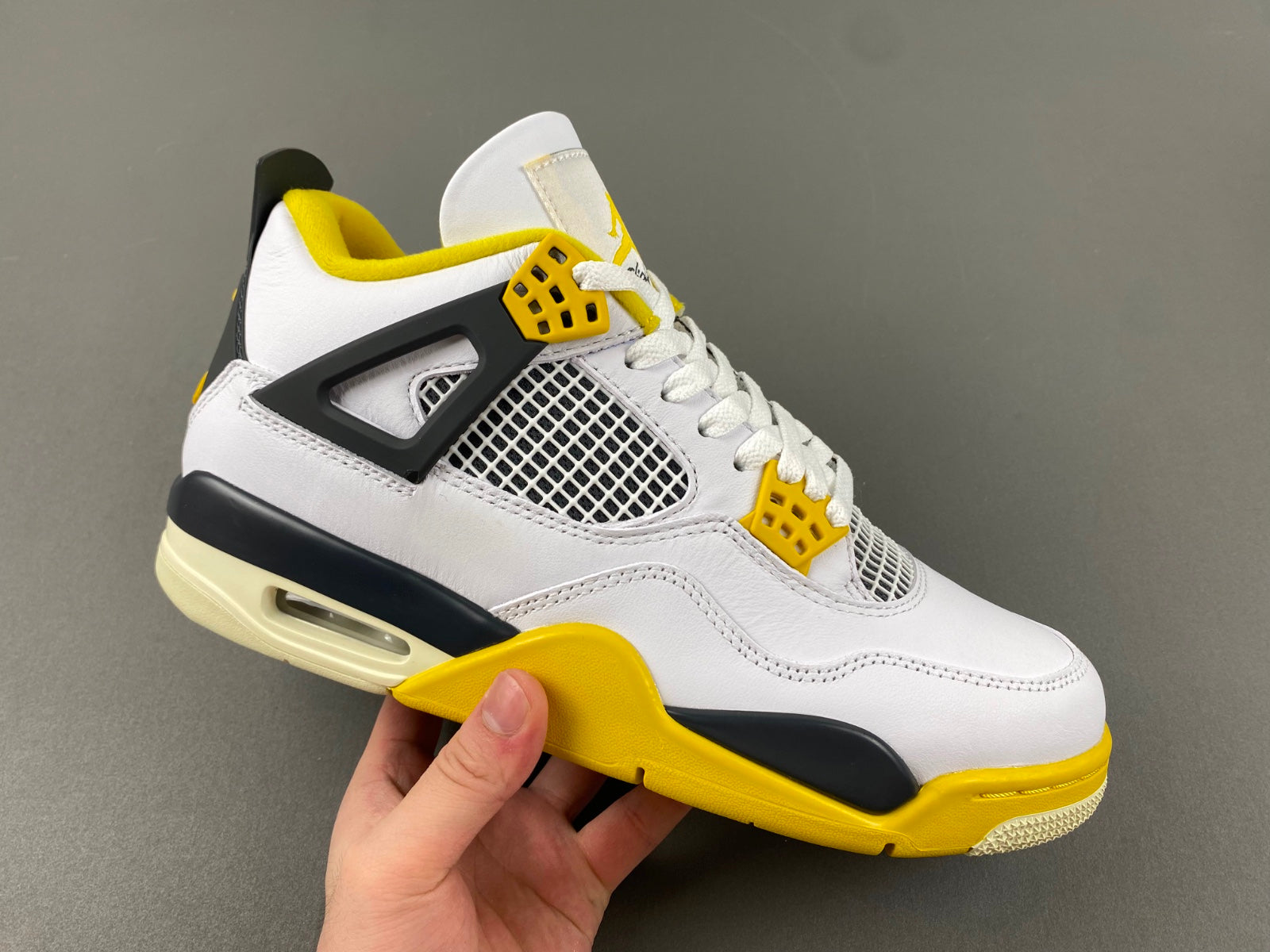 Air Jordan 4 Retro Vivid Sulfur (wmns)