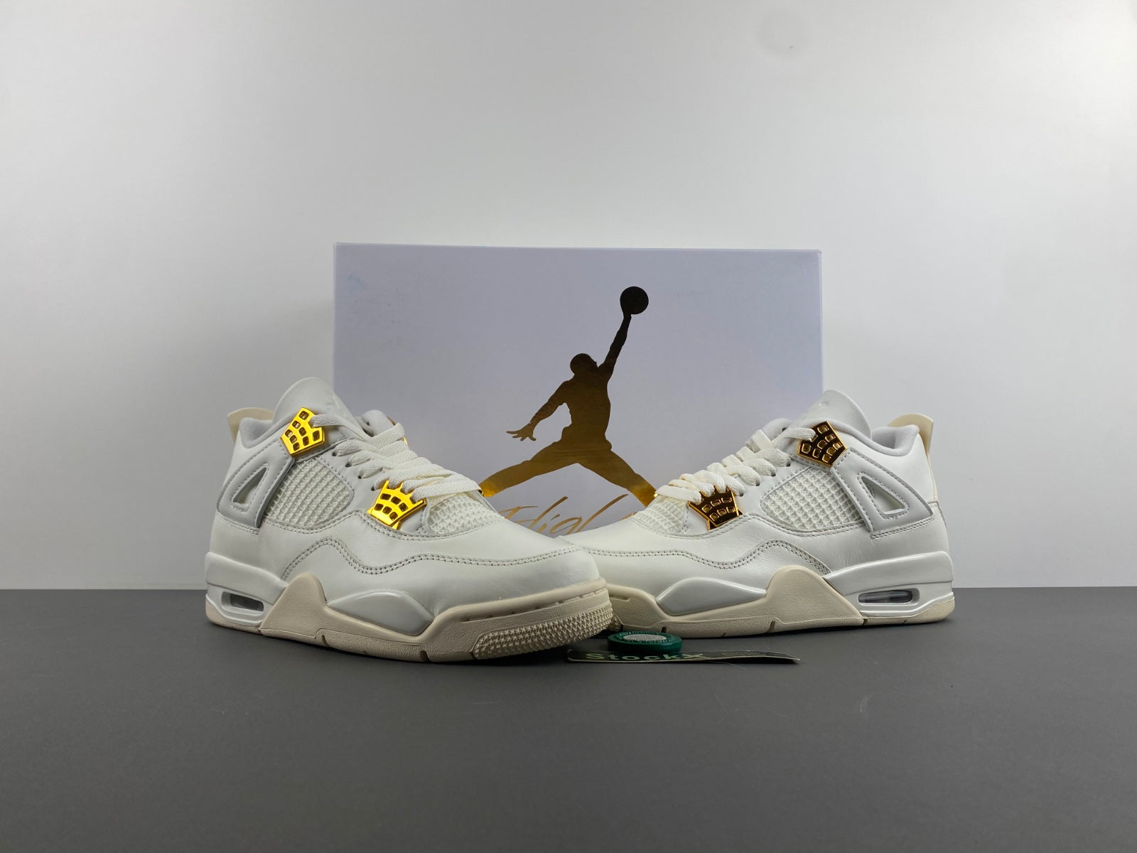 Air Jordan 4 Retro Metallic Gold