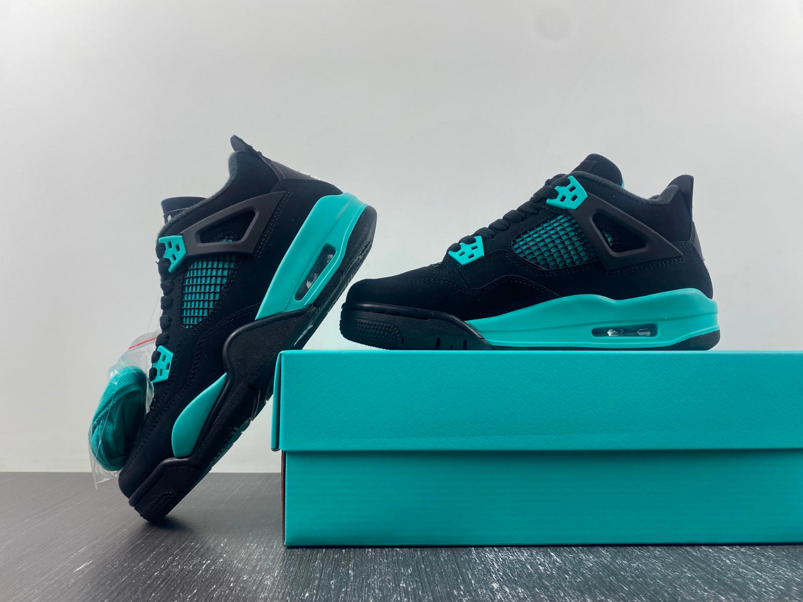 Air Jordan 4 Retro Tiffany