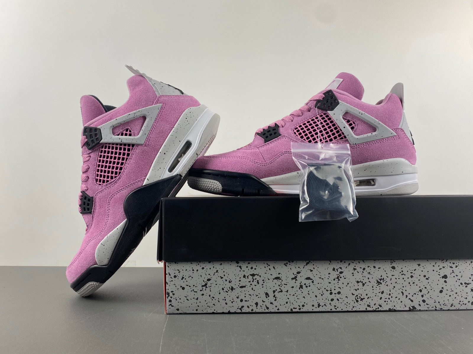 Air Jordan 4 Retro Orchid (wmns)