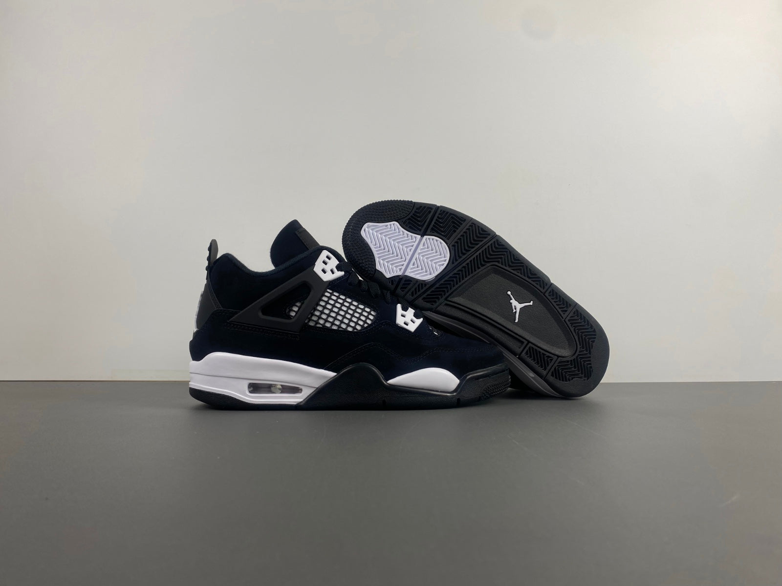 Air Jordan 4 Retro White Thunder