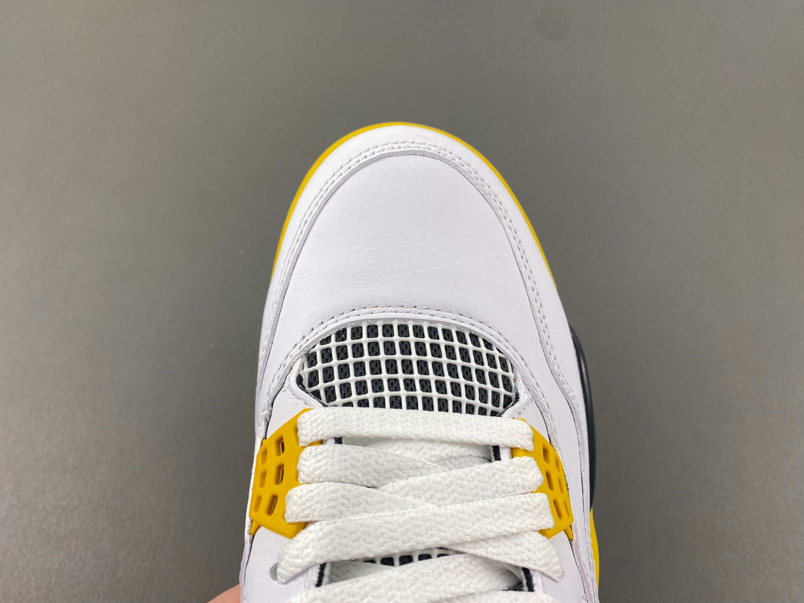 Air Jordan 4 Retro Vivid Sulfur (wmns)