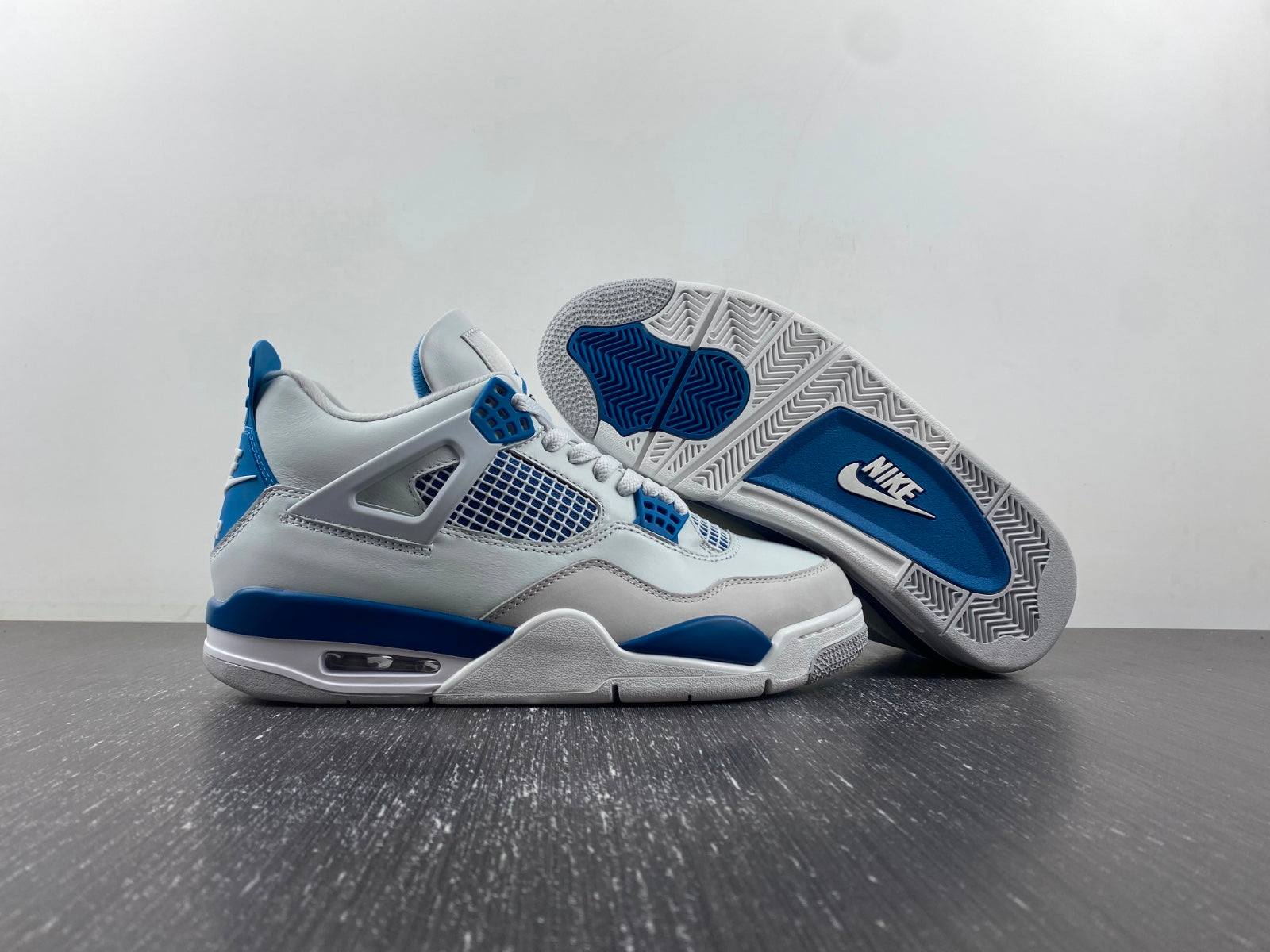 Air Jordan 4 Retro Military Blue