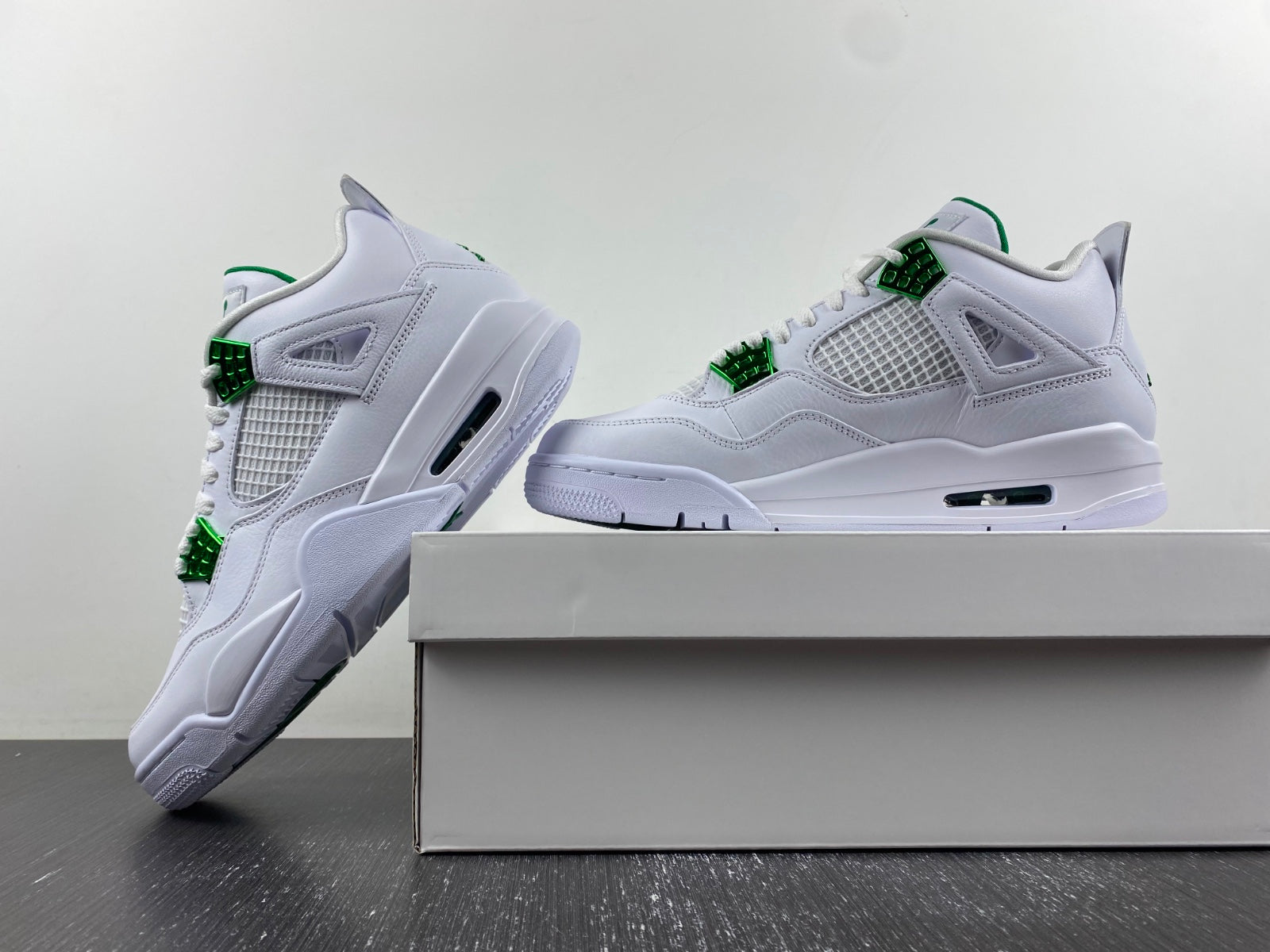 Air Jordan 4 Metallic Green