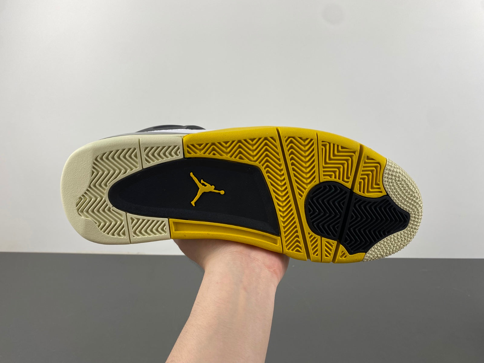 Air Jordan 4 Retro Vivid Sulfur (wmns)