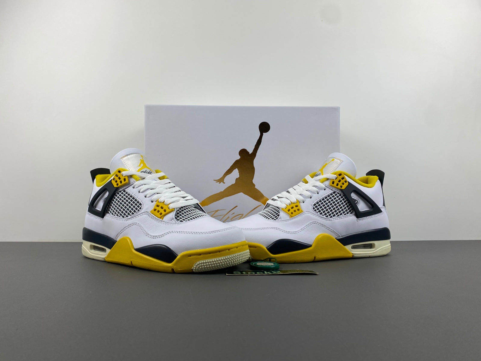 Air Jordan 4 Retro Vivid Sulfur (wmns)