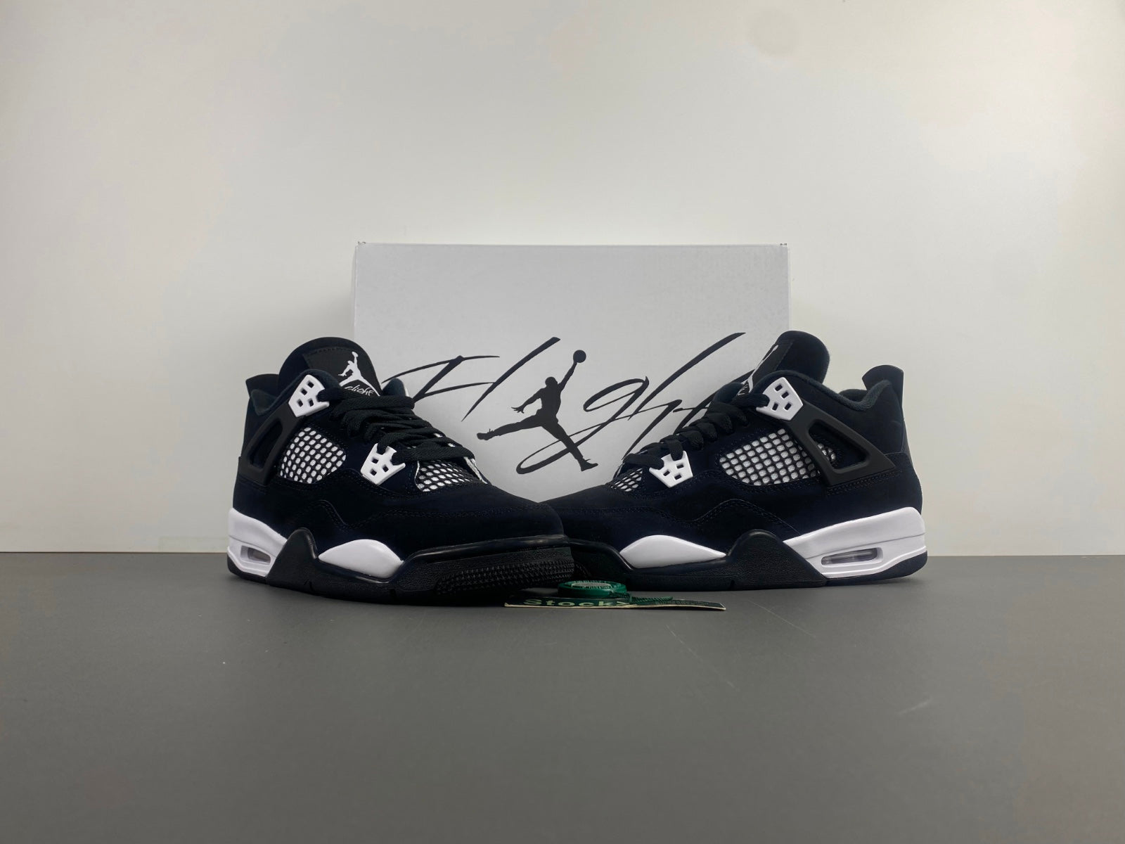 Air Jordan 4 Retro White Thunder