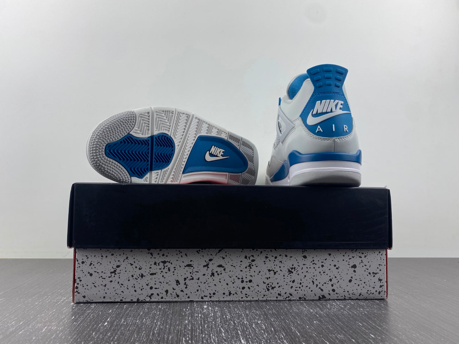 Air Jordan 4 Retro Military Blue
