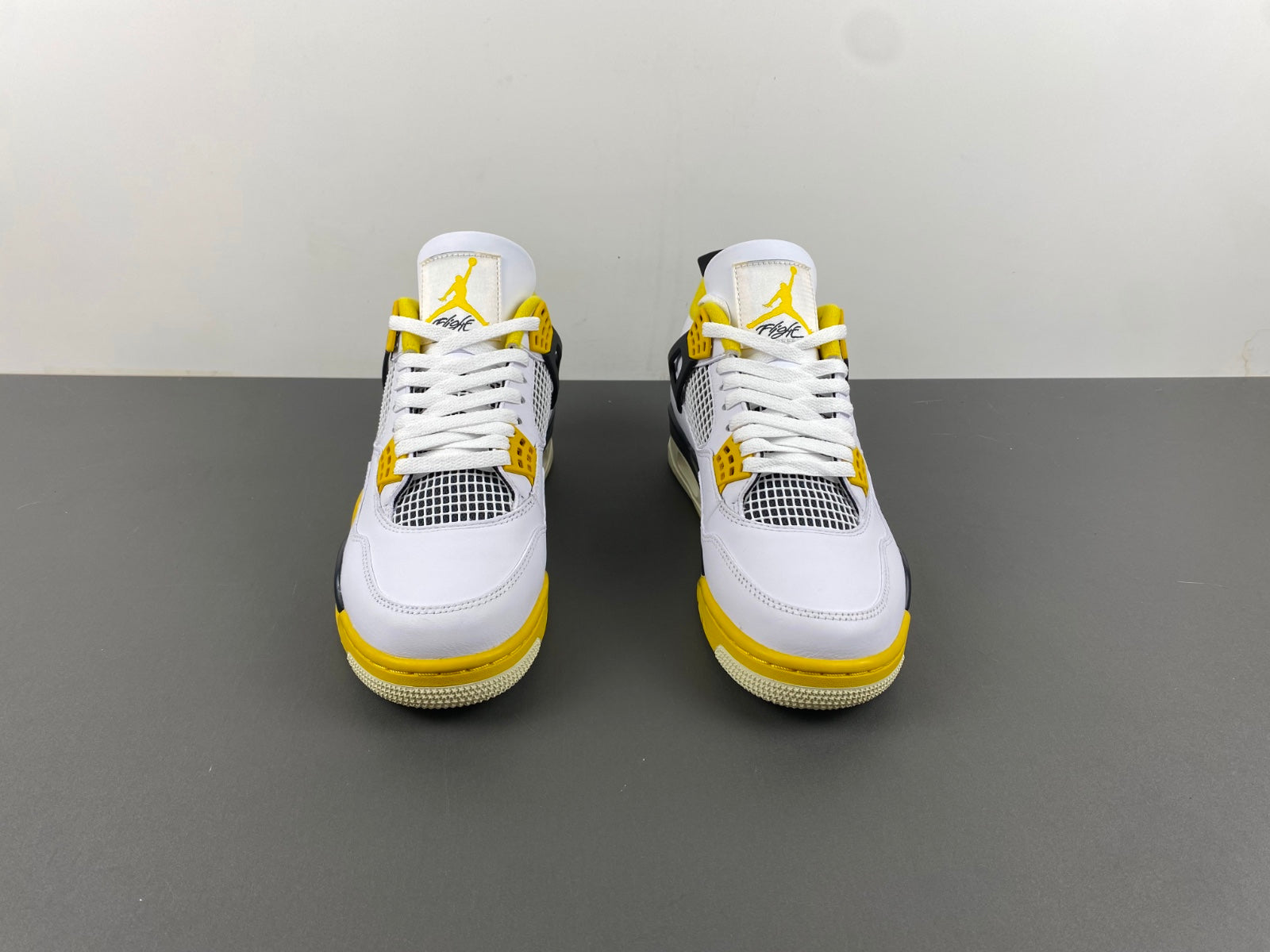 Air Jordan 4 Retro Vivid Sulfur (wmns)