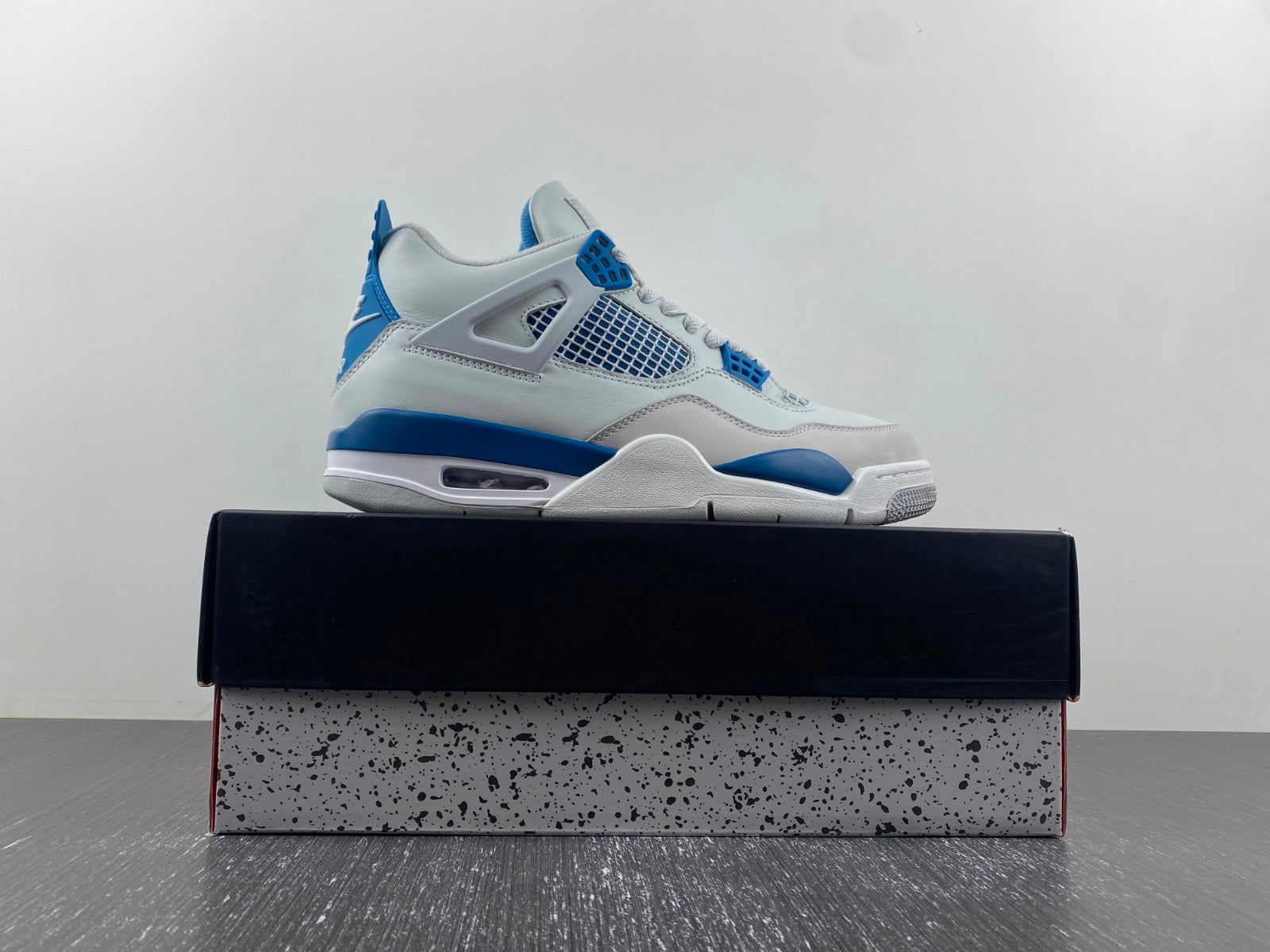 Air Jordan 4 Retro Military Blue