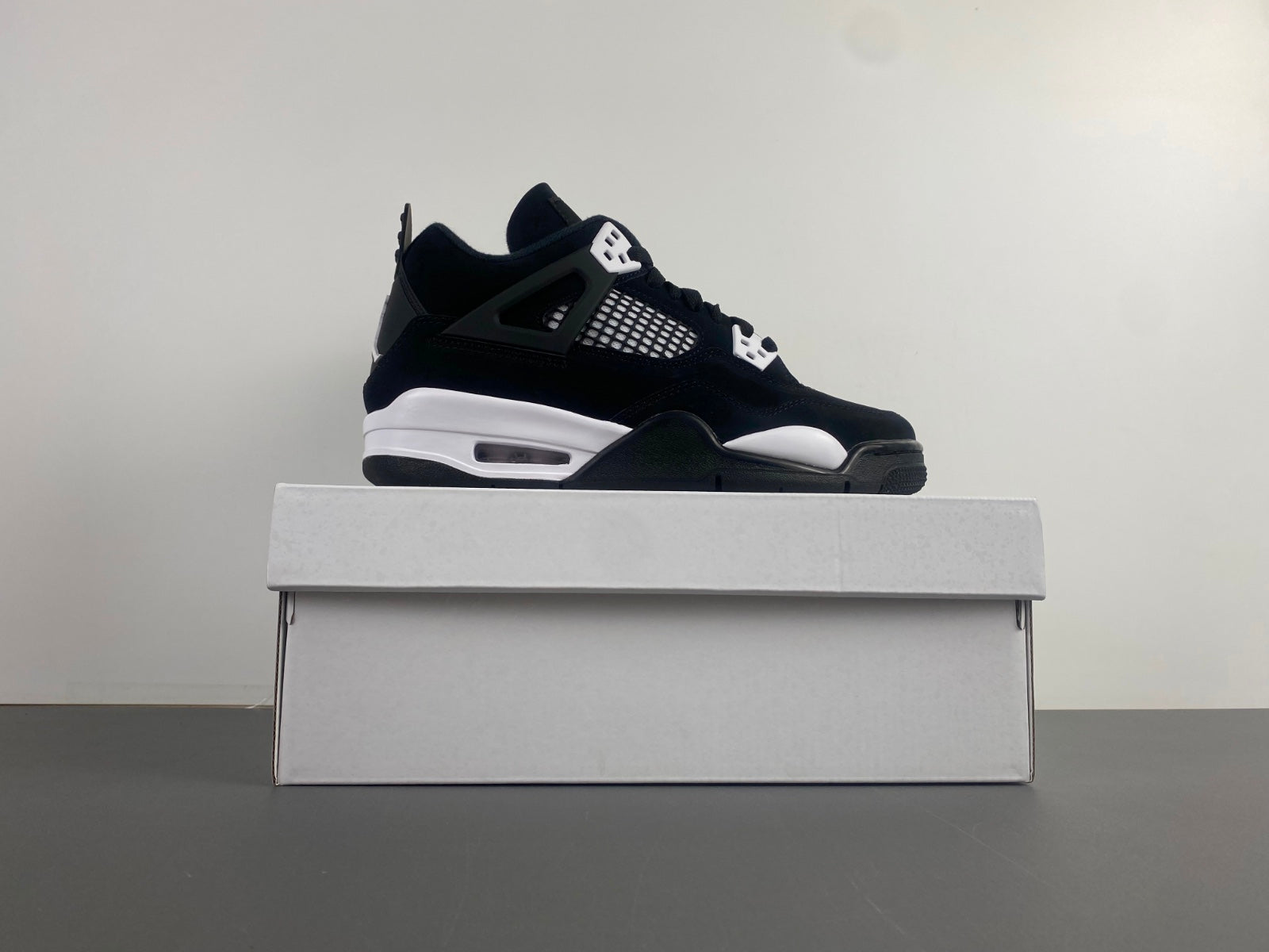 Air Jordan 4 Retro White Thunder