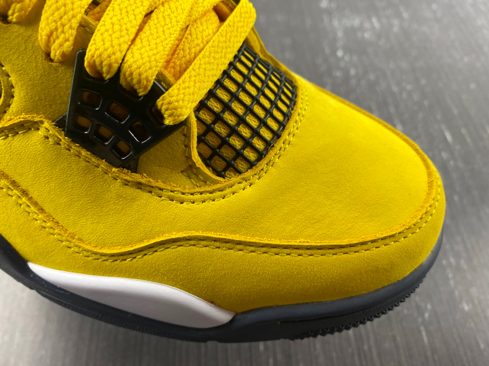 Air Jordan 4 Retro Lightning