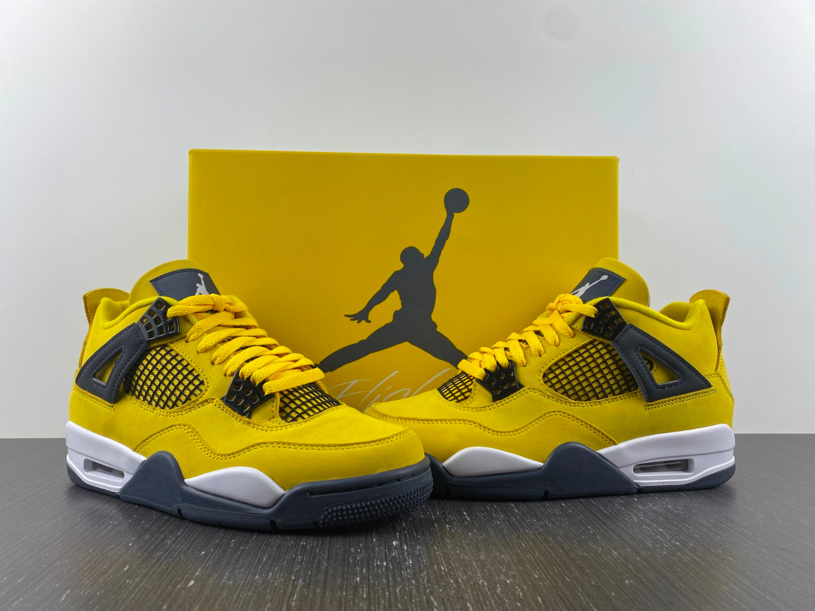 Air Jordan 4 Retro Lightning