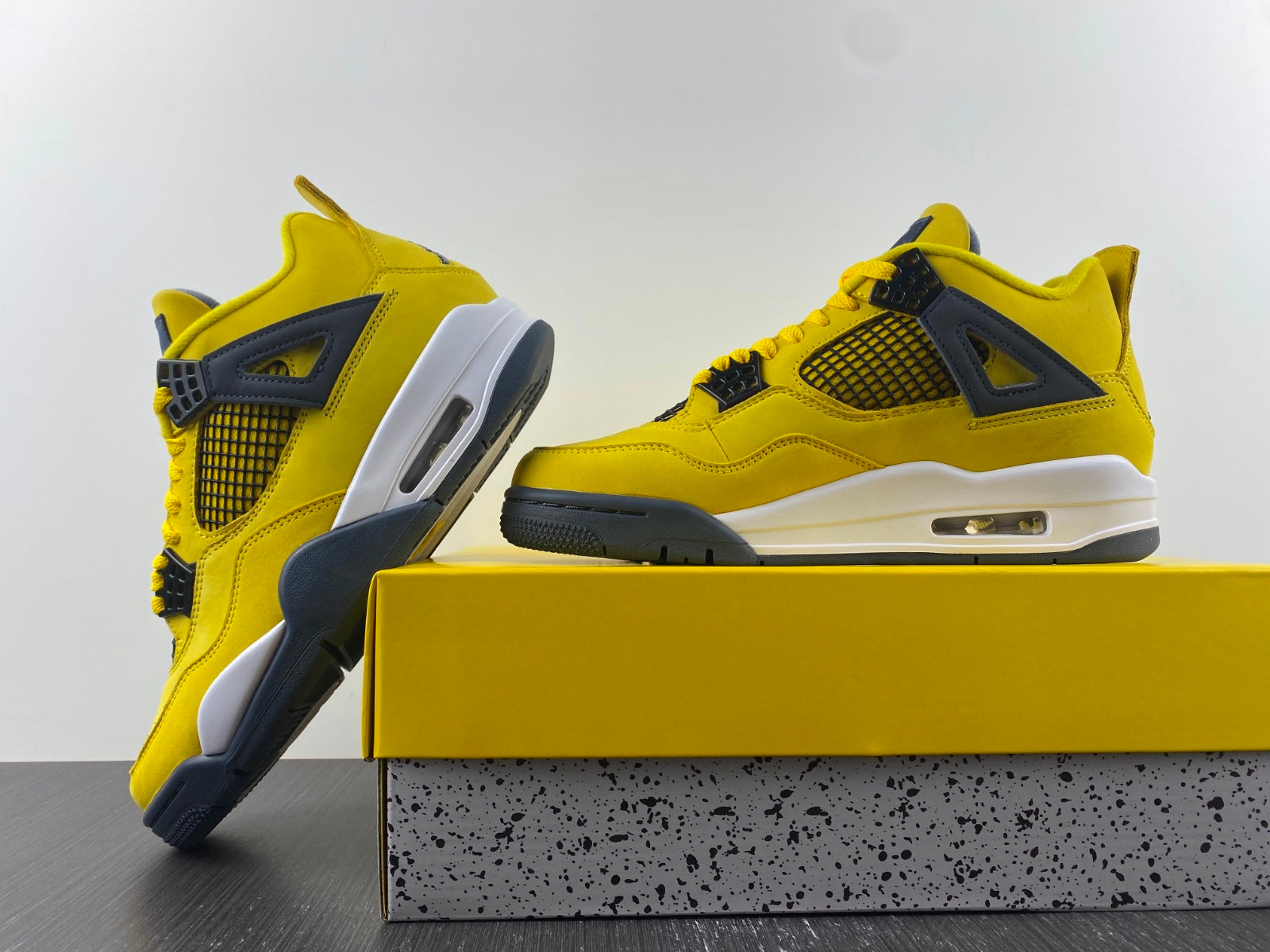 Air Jordan 4 Retro Lightning