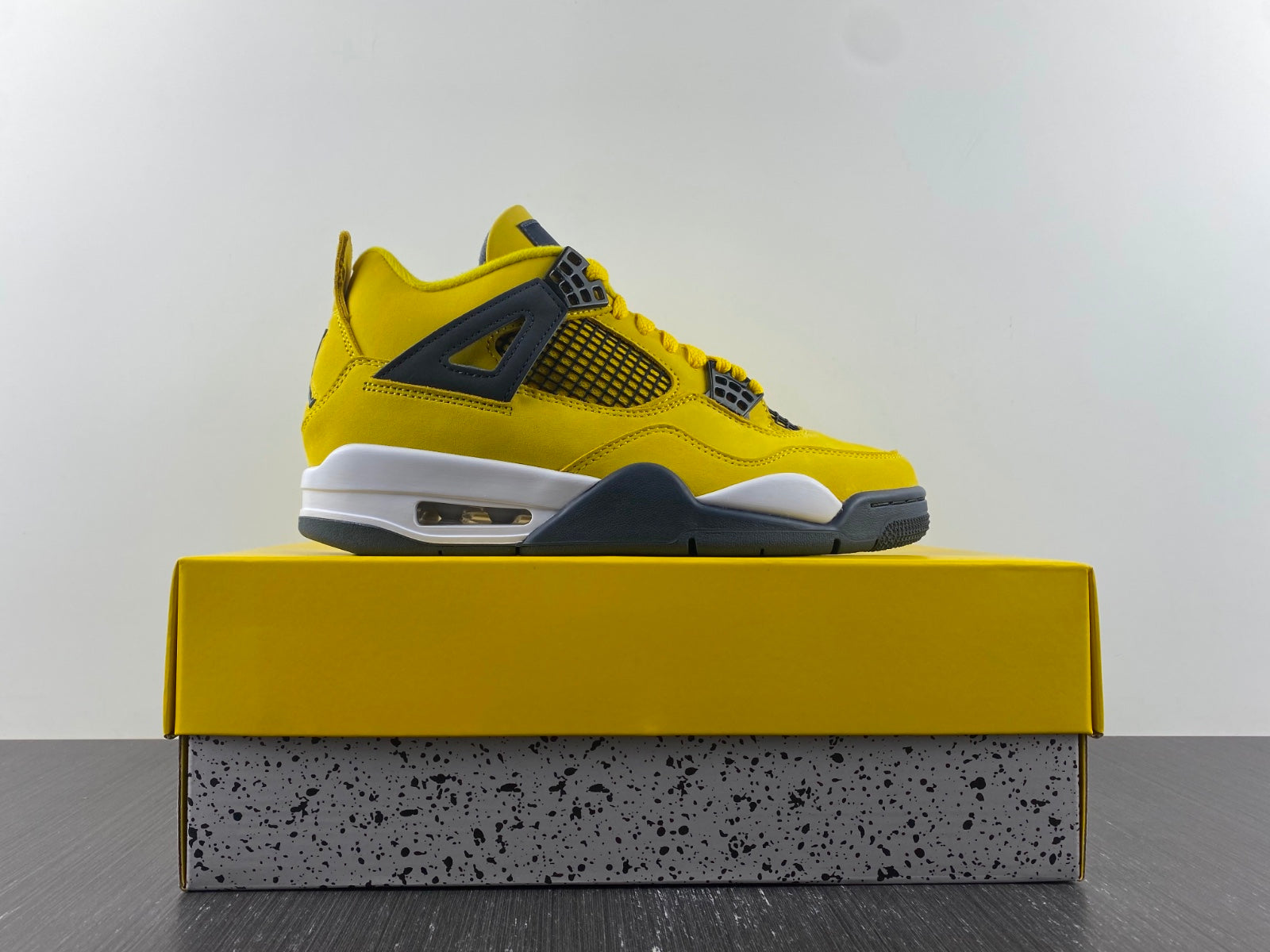 Air Jordan 4 Retro Lightning